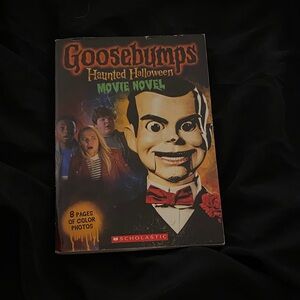 Scholastic Goosebumps Haunted Halloween Novel - Black and Red